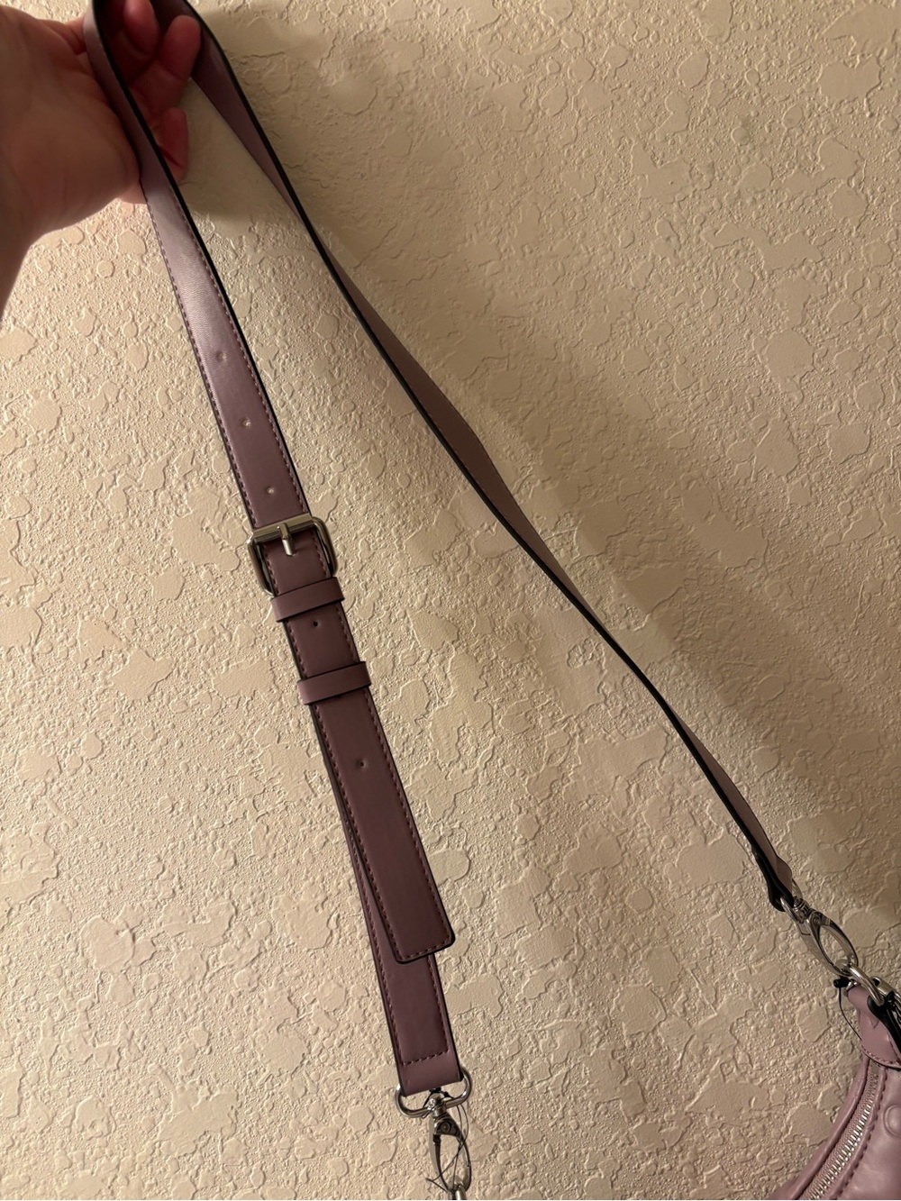 GUESS Mauve Purple Palmillas Logo Crescent Shoulder Bag / Crossbody BRAND NEW!! - Picture 3 of 6